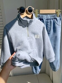 SHEIN 小男孩秋冬抓絨內裡加厚半高領衛衣，搭配藍色牛仔褲，適合假期出遊 - 彩色 - 查看 5