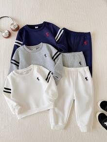 SHEIN 6件組幼兒男孩運動衫長褲套裝 學院風 海軍藍 灰色 白色條紋刺繡Logo 長袖圓領 返校季 秋冬萬聖節聖誕節 - 黑與白 - 查看 7