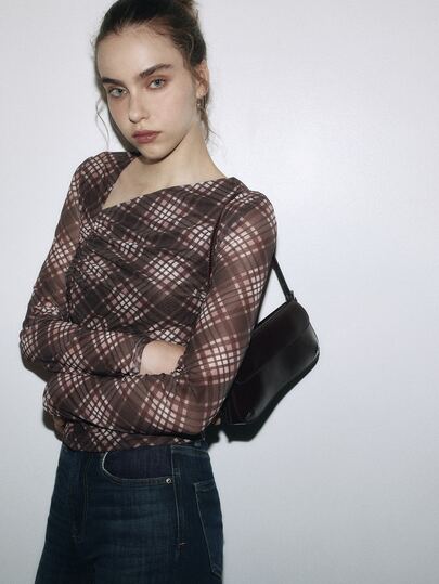 Nöista Womenswear Printed Top With Checks Fabrics In Tonal Autumn Colors, With Neck Gathering Detail, Perfect Top For Layering And Fall Winter Looks.