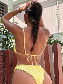SHEIN Swim 夏季纯色提花面料可爱荷叶边可调节系带休闲沙滩比基尼套装 - 黃色 - 查看 2