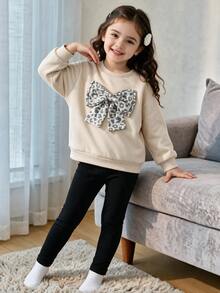 SHEIN Elladie kids 女童 4-7 歲豹紋蝴蝶結抓絨衛衣與內搭褲 2 件套，舒適米色套頭衫搭配黑色長褲套裝，適合秋冬校園日常與生日穿著 - 白色 - 查看 5