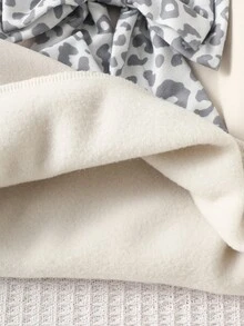 SHEIN Elladie kids 女童 4-7 歲豹紋蝴蝶結抓絨衛衣與內搭褲 2 件套，舒適米色套頭衫搭配黑色長褲套裝，適合秋冬校園日常與生日穿著 - 白色 - 查看 9