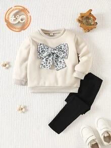SHEIN Elladie kids 女童 4-7 歲豹紋蝴蝶結抓絨衛衣與內搭褲 2 件套，舒適米色套頭衫搭配黑色長褲套裝，適合秋冬校園日常與生日穿著 - 白色 - 查看 4