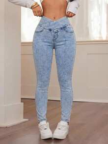 SHEIN PETITE 女款不對稱腰線休閒百搭日常牛仔褲 冬季優雅 Y2K 可愛萬用 哈囉威印花 新年聖誕毛絨抓絨 PETITE 版 - 藍色 - 查看 4