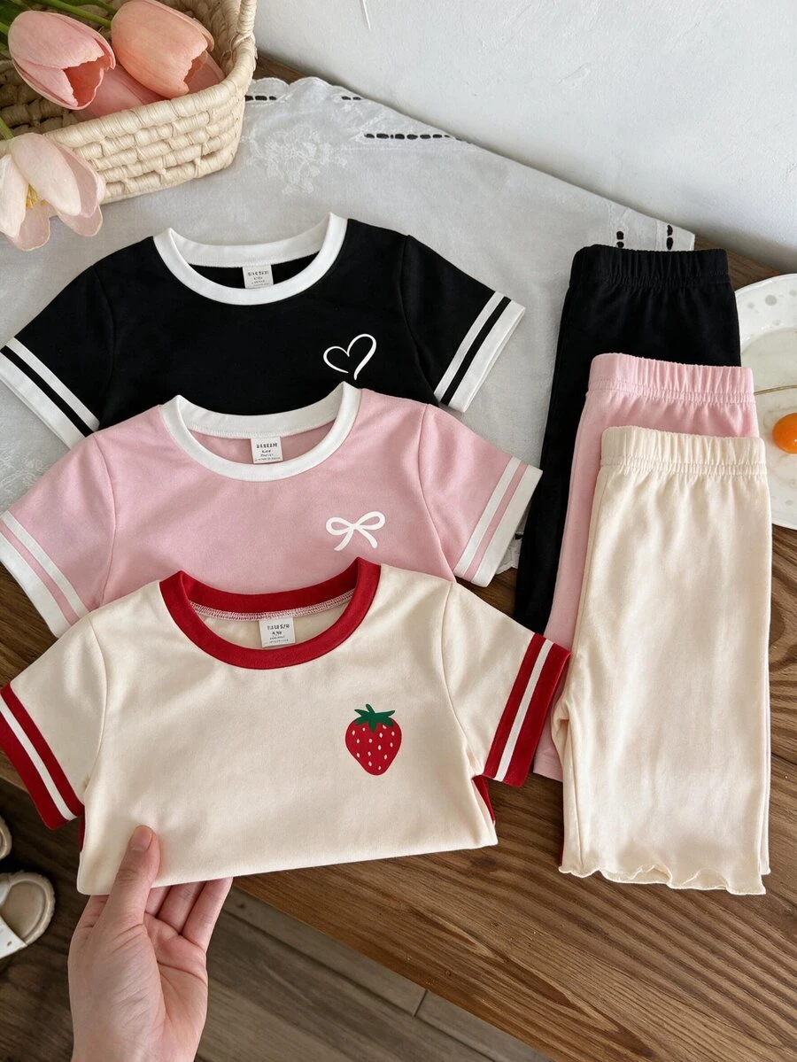 SHEIN Playful Pals 3件套少女新款时尚SS26休闲舒适百搭创意甜美水果草莓爱心蝴蝶结图案短袖T恤,黑、粉、杏色撞色设计,柔软舒适的夏季上衣 - 彩色 - 查看 1