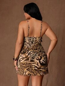 Rustia Gaun Bodycon Ukuran Plus dengan Tali Bahu Tipis dan Detail Renda di Bagian Dada, Seksi - MultiWarna - View 2