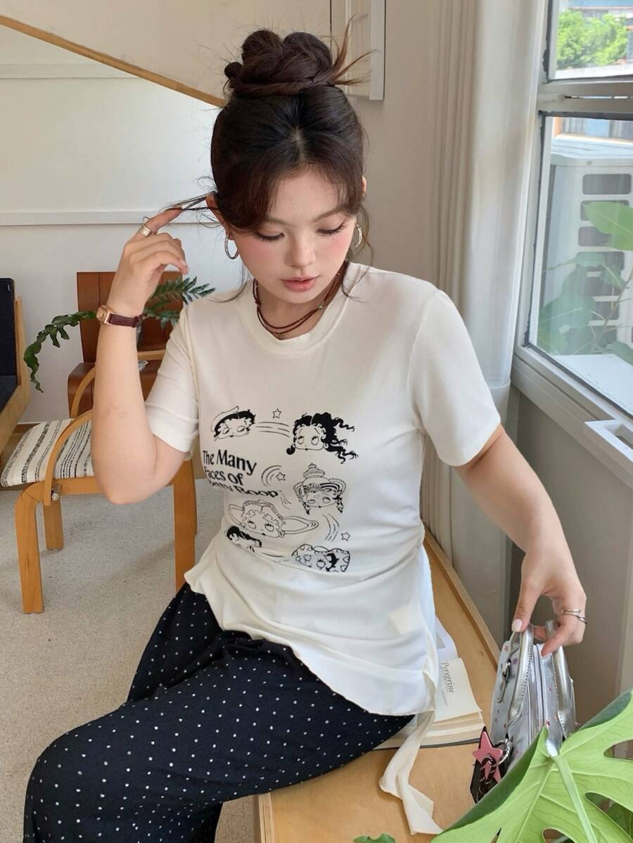 Betty Boop x DAZY Curve Kaos Ukuran Besar Motif Kartun Pas Badan Gaya Seksi dengan Hiasan Rumbai dan Patchwork, Kaos Grafis Musim Semi, Musim Panas, dan Musim Gugur - Krem - View 1