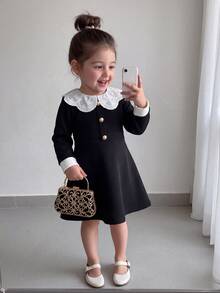 SHEIN 女嬰 A 字裙套裝 可愛優雅 黑白配色 鈕扣百褶假領長袖翻領 常規版 萬聖節派對 秋季 周歲生日哥德風 - 黑色 - 查看 6