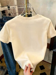 DrmWander 女款圓領短袖T恤，可愛臘腸狗夏日氛圍卡通圖案印花休閒日常寬鬆上衣 - 白色 - 查看 2
