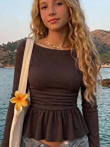 SHEIN Girlism تي شيرت طويل الأكمام بكتف مكشوف ولون موحد أنيق ومتعدد الاستخدامات وكاجوال مع حافة مكشكشة، مناسب للارتداء اليومي والتنقل والعودة إلى المدرسة للفتيات المراهقات - بني - مشاهدة 1