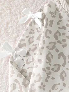 SHEIN Elladie kids 2件組女孩豹紋運動衫套裝，袖口飾有蝴蝶結設計，適合外出與日常街頭穿搭 - 灰色 - 查看 6