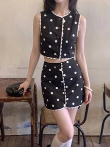Travachic Set 2 Potong Atasan Tanpa Lengan Berhiaskan Renda Elegan dan Rok Motif Polkadot - Hitam - View 3