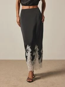 AiiRZ Rok Pensil Satin Maxi dengan Hiasan Renda Bunga di Kelim, Pinggang Tinggi, Siluet Pas Badan untuk Acara Malam, Pesta dan Liburan - Hitam dan Putih - View 1