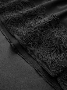 SHEIN Atasan Kaos Wanita Hitam dengan Desain Patchwork Renda & Jala Elegan - Hitam - View 6