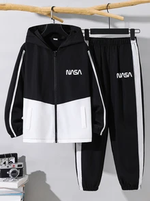 SHEIN 2件組兒童青少年男孩休閒運動圖案拼色連帽外套與黑色長褲套裝，適合秋冬、學校、家庭聚會、返校、運動、秋季穿搭、冬季穿搭、生日派對 - 彩色 - 查看 4