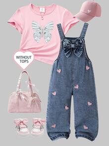 SHEIN Genkimix Kids 女童时尚百搭牛仔背带裤，春夏秋冬皆宜，复古中蓝色牛仔布，粉色爱心刺绣点缀，胸前饰有大蝴蝶结，宽松直筒裤型，面料柔软舒适，适合日常外出和上学穿着。 - 淺色水洗藍 - 查看 4