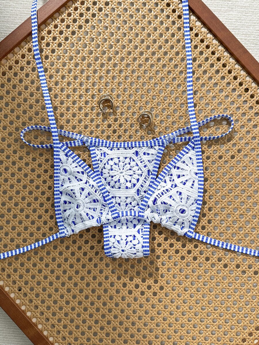 Swim Vcay طقم ملابس سباحة نسائي من قطعتين للصيف والشاطئ بتصميم كتل لونية، بيكيني مثير بربطة هالتر وسروال مثلث - ازرق وابيض - مشاهدة 1
