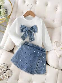 SHEIN Genkimix Kids Conjunto de camiseta de manga larga con cuello redondo y diseño de lazo y perlas, talla grande falda corta vaquera de talle alto, estilo casual y de moda para niñas, atuendo para volver al colegio, para todas las estaciones - Blanco - Ver 4