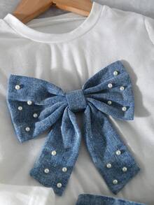 SHEIN Genkimix Kids Conjunto de camiseta de manga larga con cuello redondo y diseño de lazo y perlas, talla grande falda corta vaquera de talle alto, estilo casual y de moda para niñas, atuendo para volver al colegio, para todas las estaciones - Blanco - Ver 6