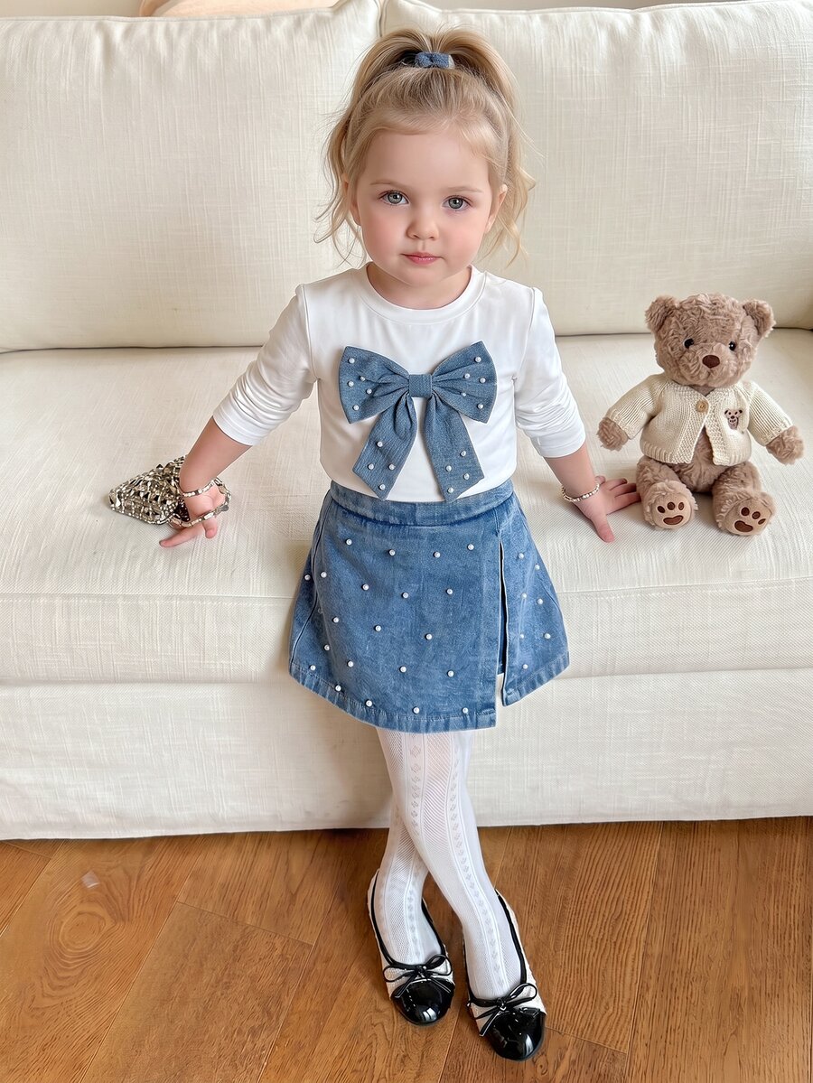 SHEIN Genkimix Kids Conjunto de camiseta de manga larga con cuello redondo y diseño de lazo y perlas, talla grande falda corta vaquera de talle alto, estilo casual y de moda para niñas, atuendo para volver al colegio, para todas las estaciones