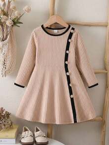 SHEIN Elladie kids 女童套裝，1件圓領長袖收腰A字洋裝，鈕扣裝飾，優雅淑女風，適合派對，黑色，秋季校園 - 卡其色 - 查看 3
