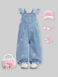 SHEIN Vintaside Kids 女婴柔软纯棉休闲牛仔背带裤，时尚百搭，舒适日常穿着，可爱简约设计，荷叶边肩带和刺绣蝴蝶结装饰，无弹力，浅蓝色水洗牛仔背带裤，适合日常穿着、居家、外出、派对等场合，新品上市 - 淺色水洗藍 - 查看 5