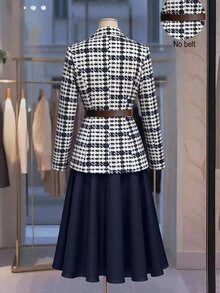 SHEIN Clasi طقم بدلة نسائية للتنقل اليومي مكون من جاكيت بأزرار وأكمام طويلة وتنورة بقصة A-خط - ازرق وابيض - مشاهدة 7