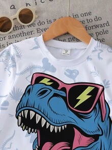 SHEIN 一套男童休闲时尚趣味卡通恐龙印花短袖圆领T恤和短裤套装，适合户外、运动、上学、春夏穿着，蓝色恐龙印花套装 - 彩色 - 查看 4
