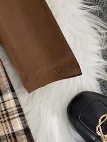 SHEIN 2件組女童長袖T恤格紋裙套裝，80年代Y2K風格，校園家庭風，秋季感恩節棕色格紋 - 棕色 - 查看 8