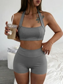 Glamine 女款淺灰色掛脖露背抓皺短版上衣與高腰單車褲2件式運動服套裝，夏季健身房端莊運動穿搭 - 淺灰色 - 查看 9