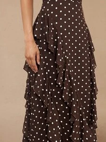 Silquee Gaun sifon cokelat elegan dengan leher halter, motif polkadot, dan detail ruffles - sempurna untuk jalan-jalan, pesta makan malam, perayaan ulang tahun. - Burgundy - View 11