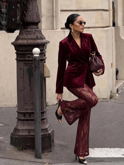 Silquee A Burgundy Velvet Blazer And Lace Trousers Set Offers A Stylish, Retro Street-Style Look For Autumn And Winter; Chic And Sophisticated, It Is Perfect