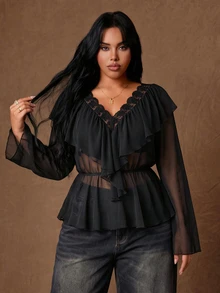 Rustia Blus Wanita Ukuran Besar Warna Polos dengan Tekstur Berkerut, Kerah Berumbai Dua Lapis, Hem Renda, Lengan Panjang Elegan, Cocok untuk Halloween, Kencan Malam, dan Musim Panas. - Hitam - View 3