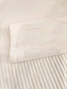 GlowEve CURVE Atasan Kaos Rajut Dekoratif Berkerah Bulat dengan Kancing untuk Wanita Ukuran Plus di Musim Gugur Cocok untuk Perjalanan Elegan, Kantor, Rumah, Santai, dan Acara Lainnya - Aprikot - View 5