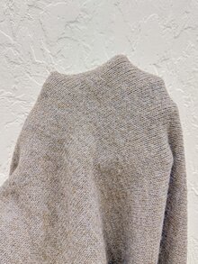 Serisse 落肩撞色蕾絲針織衫 辦公室早午餐穿搭 藍灰色 秋冬休閒優雅 秋季/冬季 正式商務時尚 返校穿搭 - 棕色 - 查看 9