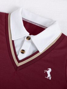 SHEIN Playful Pals 2件組小男孩套裝，兒童針織長袖 Polo 2合1衛衣，胸前印花白色彈性腰長褲，適合夏季生日 - 酒紅色 - 查看 4