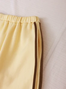 SHEIN Tween女孩兩件套，淺黃色與棕色條紋對比色厚實保暖連帽長袖休閒外套附口袋，棕色條紋袖子拼接，搭配休閒直筒寬鬆長褲，運動休閒通勤上學，時尚百搭秋冬必備外套/冬季 - 黃色 - 查看 5