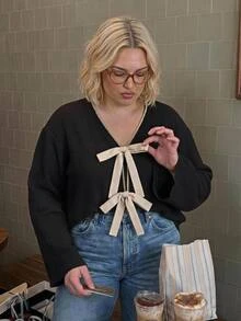 SHEIN CURVE+ Plus Size Women's V-Neck Bow Decor Casual Elegant Versatile Everyday Top Autumn Brunch Office Black - Black - View 3