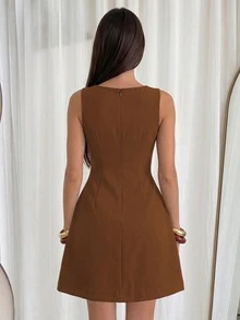 NOVVYNE 女款春夏編織無袖鈕扣收腰A字優雅浪漫洋裝 - 棕色 - 查看 2