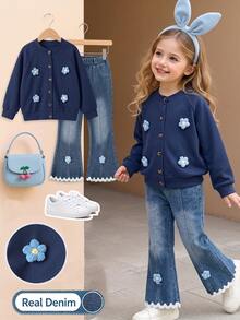 Elladie kids طقم ملابس للأطفال الصغار من قطعتين، بأسلوب منعش وحلو، مزين بزهور ثلاثية الأبعاد، جاكيت بأكمام طويلة وياقة واقفة وأزرار أمامية مع حافة مكشكشة وبنطلون واسع الساق، بقصة فضفاضة، طقم متناسق أنيق مناسب للارتداء اليومي والرحلات المدرسية - أزرق بحري - مشاهدة 1