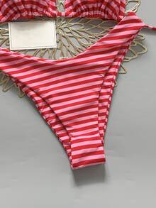 SHEIN Swim 女款兩件式分體比基尼套裝，熱帶可愛多彩條紋印花掛脖三角上衣與可愛三角泳褲，熱銷海灘度假休閒優雅情人節派對比基尼套裝，女款假期優雅海灘穿搭 - 彩色 - 查看 3