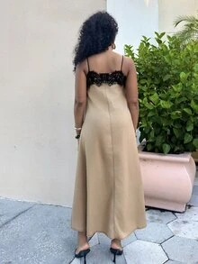 Alexandranx 女款夏季蕾絲拼接黑白對比寬鬆細肩帶中長洋裝，適合派對、海灘、度假太陽裙 - 卡其色 - 查看 2