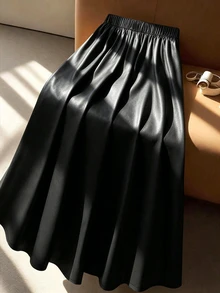 GlowEve CURVE 大尺碼女款經典黑白對比色極簡優雅時尚寬鬆A字PU皮革裙，彈性腰頭，適合辦公、晚宴、秋季穿著 - 黑與白 - 查看 4