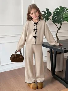 SHEIN Tween女孩黑色對比飾邊蝴蝶結純色杏色圓領長袖寬鬆針織開襟衫＋寬腿長褲 2件套，適合秋冬返校，學院風 - 杏色 - 查看 1