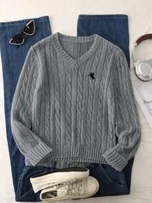 SHEIN 1件女款套頭毛衣，經典麻花編織純色時尚V領修身長袖中厚針織套頭衫，胸前黑色馬刺繡設計，舒適顯身材，可單穿，秋冬必備 - 淺灰色 - 查看 2