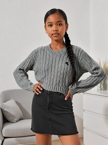 SHEIN 1件女款套頭毛衣，經典麻花編織純色時尚V領修身長袖中厚針織套頭衫，胸前黑色馬刺繡設計，舒適顯身材，可單穿，秋冬必備 - 淺灰色 - 查看 4