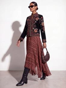 Zivah Rok Wanita Motif Bunga dengan Hemline Asimetris untuk Liburan - Burgundy - View 12