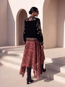 Zivah Rok Wanita Motif Bunga dengan Hemline Asimetris untuk Liburan - Burgundy - View 3