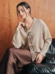 Anewsta Sweater dengan Motif Bunga dan Bahu Longgar - Khaki - View 5