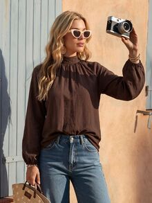Vivid Eden Blus Chiffon Berkerut Leher Semi-Tinggi Gaya Prancis untuk Wanita, Atasan Longgar Lengan Lentera Bahu Terbelah Lembut Warna Polos - Coklat - View 7